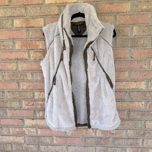 Kuhl Born in the Mountain Vest with Hat